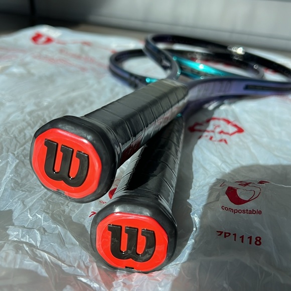 NWT Set of Wilson Ultra Pro 18x20 v4, Grip 2 ( Two rackets) - Picture 10 of 14